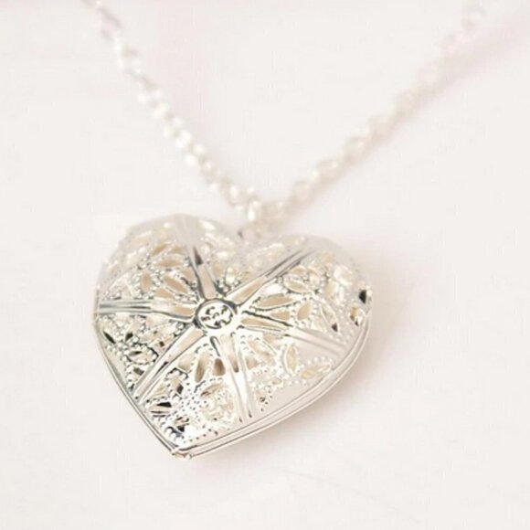 Heart Shape Necklace Open Photo jewelry - Picture 3 of 7